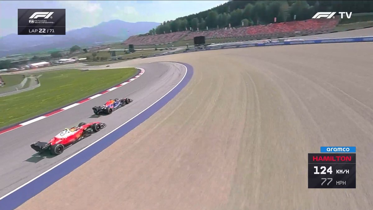 f1speed_indo's tweet photo. VERSTAPPEN SALIP HAMILTON DI T3!

Sempat disalip balik di T4, Verstappen langsung hajar sisi dalam di T6 🔥🔥 https://t.co/EdbhucOOq3