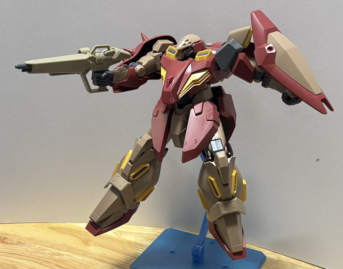 maple_15609's tweet photo. HGメッサーM01型ガウマン機できた！！

キルケーの魔女でガウマンが乗ってたM型
これだけ作り方が3機と違って新鮮感あったね！
流石新しいプラモだけなのはあるね！
コレでメッサー4種類完成しました✨👏

青すぎないか？！

 #ガンプラ
 #みりプラ https://t.co/NYQzrL7oxf