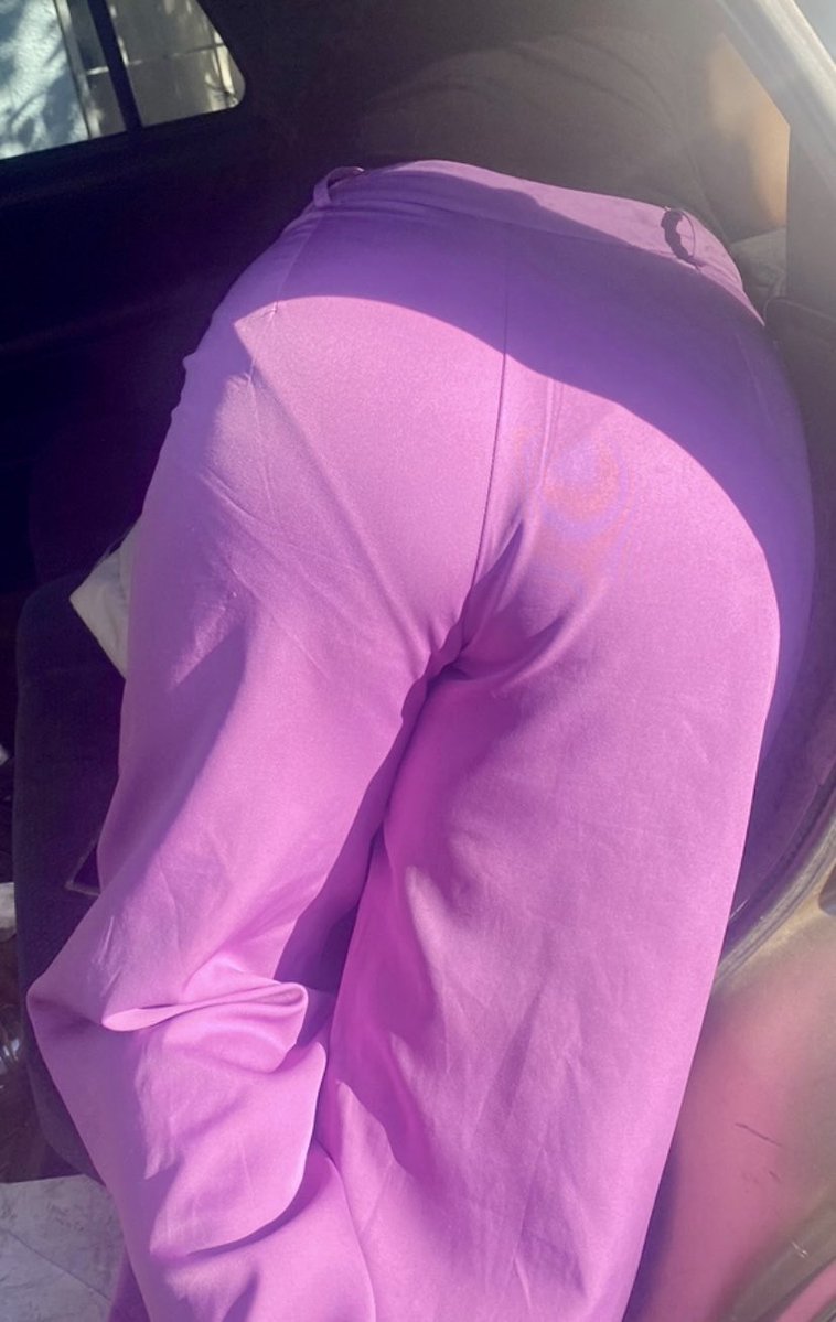 Cuernosquierooo's tweet photo. Algunos outfit que usa mi esposa en lamoficina de pantalon, tanga, panty, lo que se ponga llama la atención, o me equivoco???
Que si se da cuenta que se le marca la tanga o el panty, obvio que se da cuenta, nuevamente, tarde que temprano llegaría alguien… https://t.co/nrwEDhAv3P