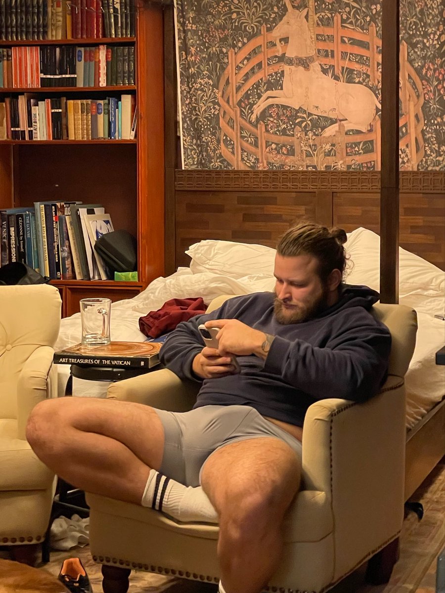 thom_raider_'s tweet photo. Want a seat? https://t.co/Hg39AYWo2X