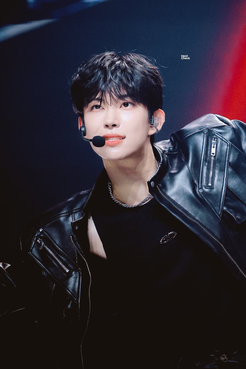 n년전 오늘의 건우 tweet media