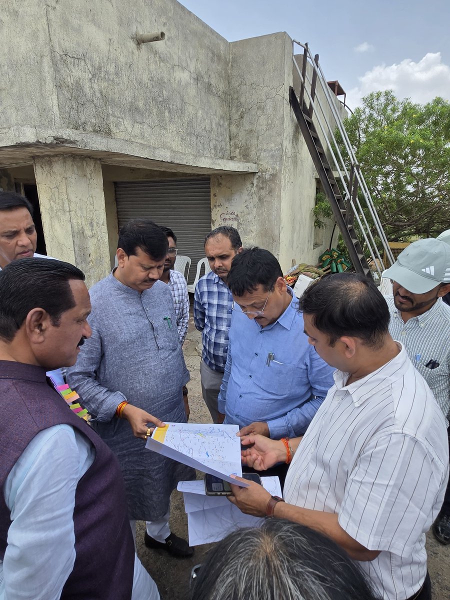 JagdishMakwana_'s tweet photo. આજરોજ રાજ્ય સરકારના માનનીય મંત્રીશ્રી @patelishwarsinh જી સાથે વડોદ ડેમ તથા ફૂલગ્રામ સંપની સ્થળ મુલાકાત લઈ ચાલી રહેલા વિકાસકાર્યોની સમીક્ષા કરી તેમજ જળસંચય, સિંચાઈ સુવિધા અને જનહિતને વધુ સશક્ત બનાવવા અંગે વિસ્તૃત ચર્ચા કરી. https://t.co/VK306sWL0B