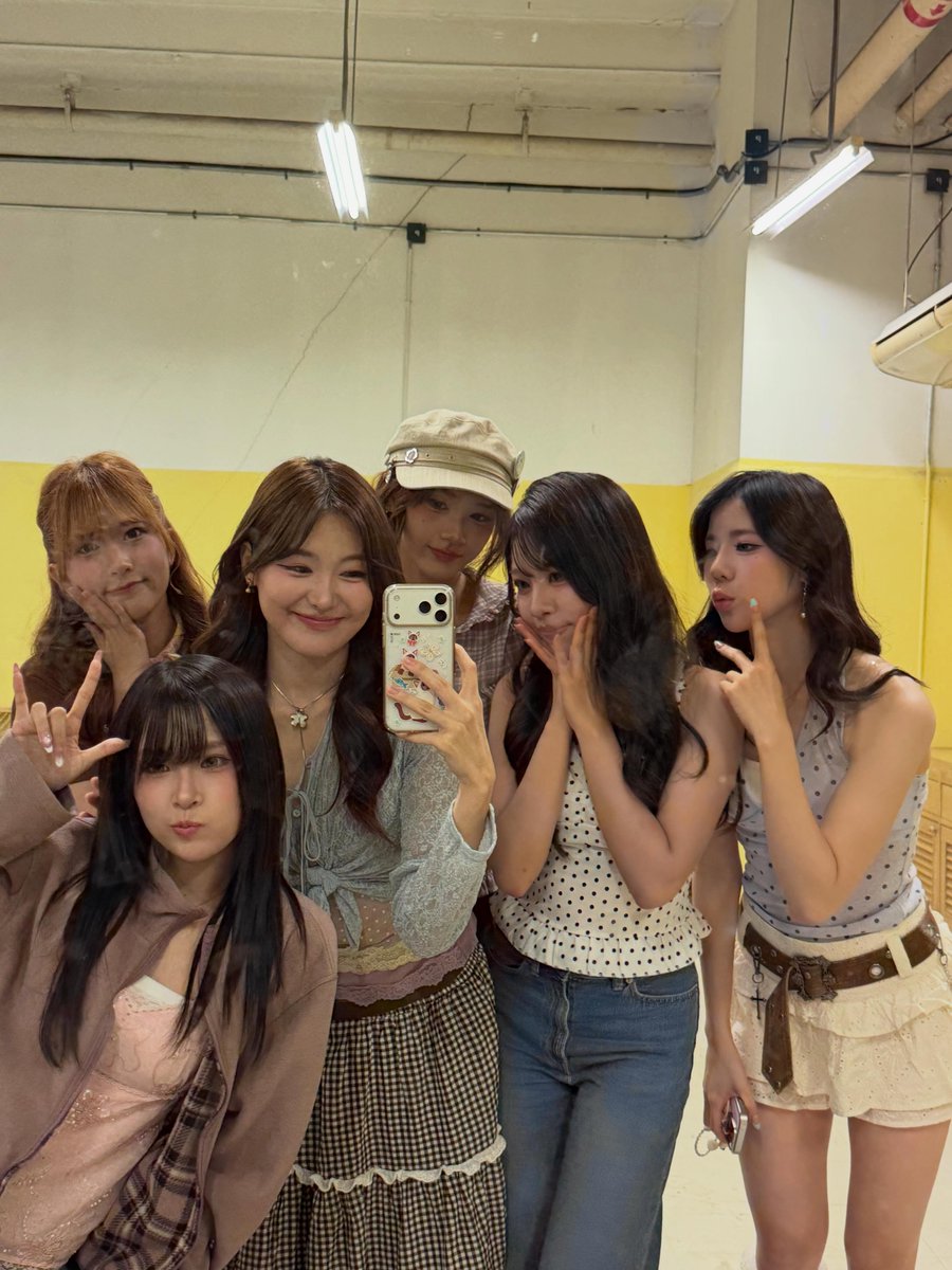 Nallycrab's tweet photo. 🍀[ #NallBNK48 IG &amp; FB Post ]🍀

ชลบุรีไม่เหงา💖🍀
w/ #LBNK48 #FameBNK48 #SaonoiBNK48 #ProudBNK48 #PalmmyBNK48

#BNK48 https://t.co/GxcEDUw6sS