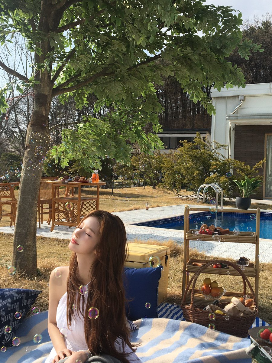 ethyoona's tweet photo. @OFCRIMSONDESIRE kegiatan healing versi aku tentunya adalah makan! tapi makan diluar bikin piknik ala-ala gitu. terus masak sama siapin makanan yang banyak dan enak buat aku bawa dan gelar di tempat piknik! https://t.co/wKJW1mmaA4
