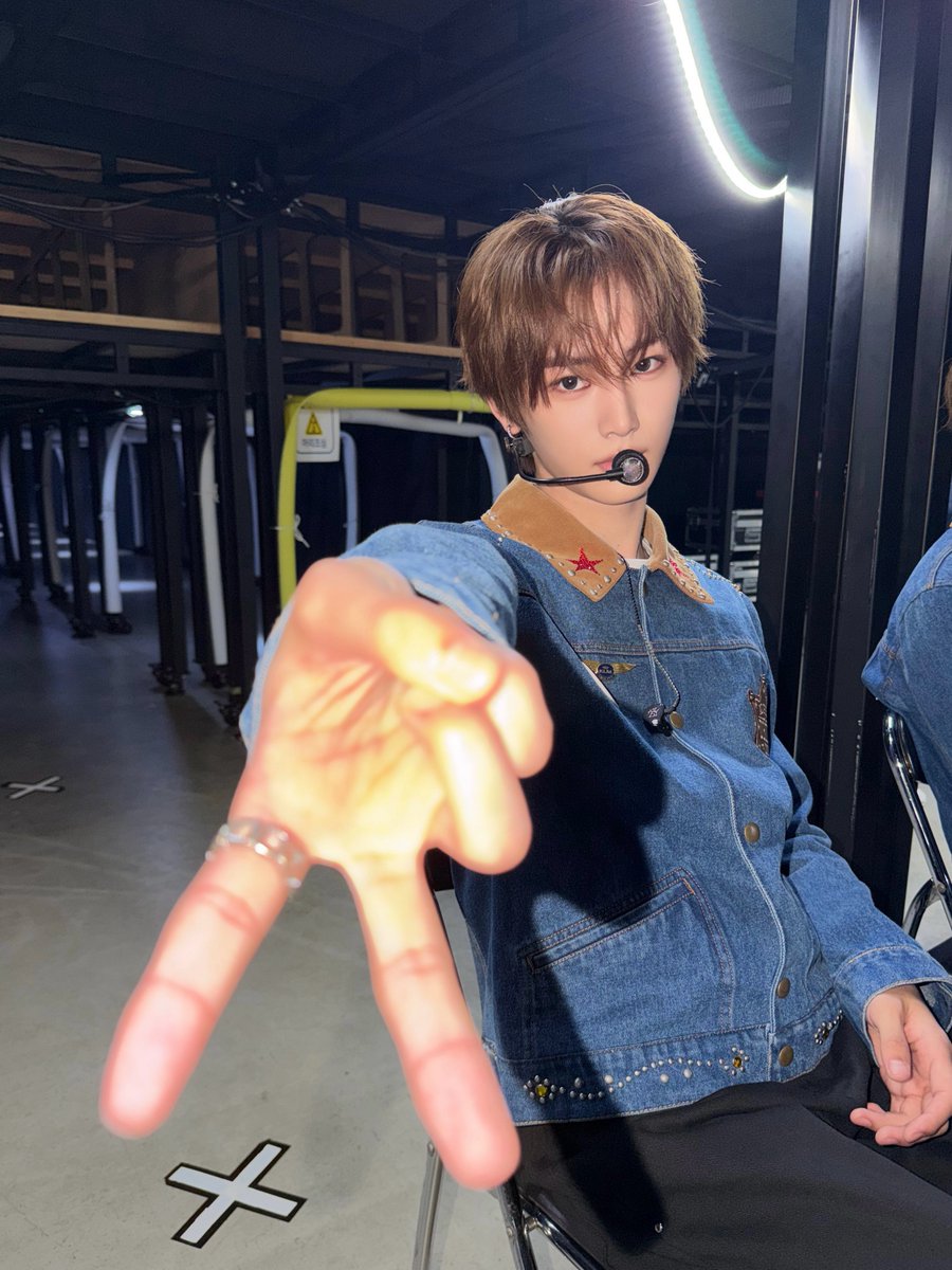feelsomeroiii's tweet photo. 둘이 계속 이러고 노는 거 다 티나 https://t.co/8IJ7G9k0NT