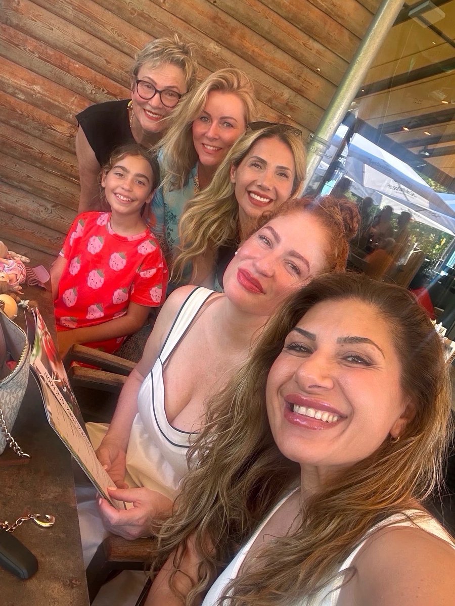 tr_de_us's tweet photo. Friends and Family for Life! ❤️❤️❤️ https://t.co/XiLF9jWAMd