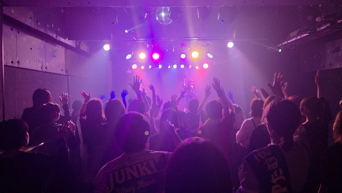2ysoul_official's tweet photo. 出張雷音 -熱血群馬高崎編-ありがとうございました✨熱血って言葉がぴったりの熱い夜でした🔥
二人揃って来れて良かったー🦩🦩
待っててくれる人がいる事、ついてきてくれる人がいる事、遠くからでも大きなパワーを送ってくれる人がいる事、感謝の気持ちでいっぱいです🫶💕そして、雷音っていいイベント✨って出逢う人出会う人に言ってもらえて、そんなイベントに関わらせてもらえて各地に連れてってもらえて幸せだなーと改めて感じた1日でした✨
出演者もお客さんも本当に素敵な人ばかり✨この輪をもっともっと広げていきたい💞つーわいももっともっと力をつけたいし頑張るんだけど、皆さんの力は不可欠なので、これからもよろしくお願いしますっ🙏✨
次回は出張雷音-四年越再臨編-‼️
また素敵な出逢いがありますようにっ🌠✨