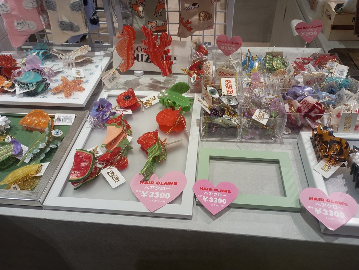rabbit_courage's tweet photo. 好きな人にアクセサリーをプレゼントするんだったら、阪急百貨店とかがいいのかな？ココに連れてきて反応を見ればわかるかもね(⌒▽⌒)ちょっとぉ高いかもしれないけど、気に入ってもらえるモノがあったら、プレゼントする方も嬉しくなるじゃない(U・x・U) https://t.co/mdcl9q5yzA