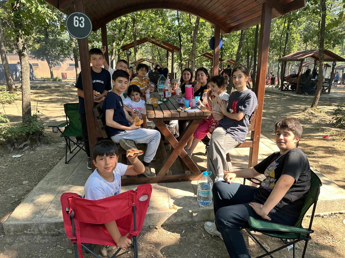 FetaDer's tweet photo. 194. toplantımızı Bursa'da Taha Çakır'ın ev sahipliğinde yaptık. @FetaDer aileli programlarımızı çocukların dört gözle bekliyor olması bizi daha da mutlu ediyor ve ümidimizi tazeliyor. Bizim için hamd vesilesi. 

#SabırlaBuluşanlar yoluna devam ediyor. https://t.co/9S8fF3as1c