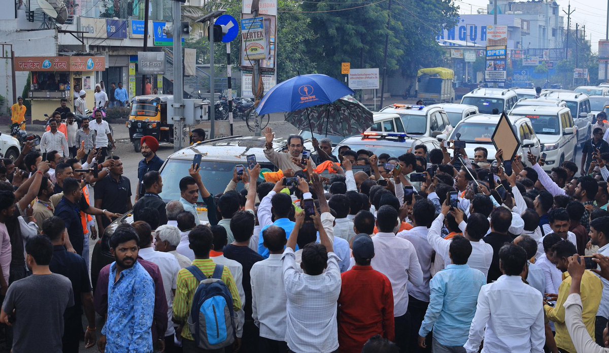 AUThackeray's tweet photo. @andharesushama अंबेजोगाई, बीड येथे शिवसैनिकांचे प्रेम व निष्ठेची साक्ष! https://t.co/dHqhNTl9E8