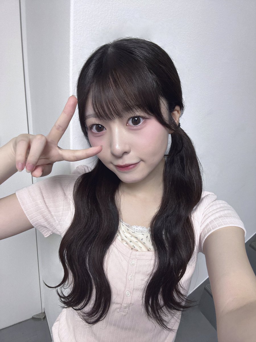 ___s2momo's tweet photo. おやすみ🌝🎶
最近夏服ゲットしたんだ꤮︠  ̫꤮︡
夏はあつくて大変だけど服でテンションあげていきたい‼️ https://t.co/WJKDh1P23p