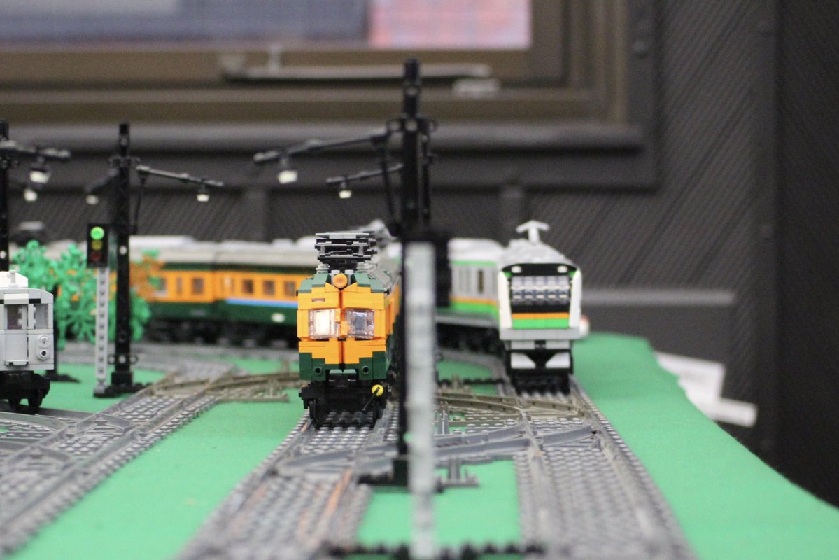 okka5lego's tweet photo. 今日は、#開港記念レゴ2026 その6

@5udon1 5uさんの作品

東海道線　と　京浜東北線

#Lego #レゴ https://t.co/KmW9BK6tz6