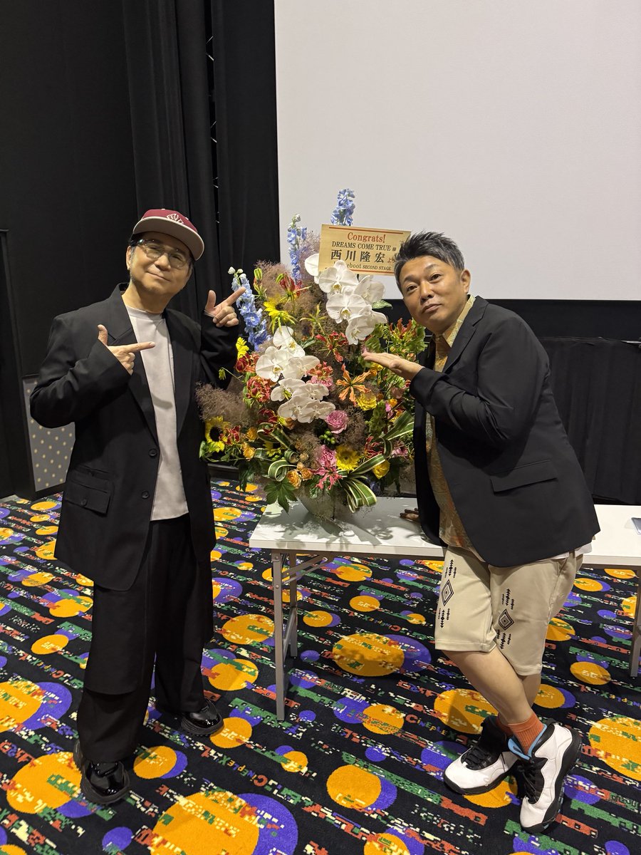DCT_MASATO's tweet photo. 6月27日DJ龍太とニーヒャからのお花
＠シネプレックス旭川🥳 https://t.co/J2jUReGPXZ