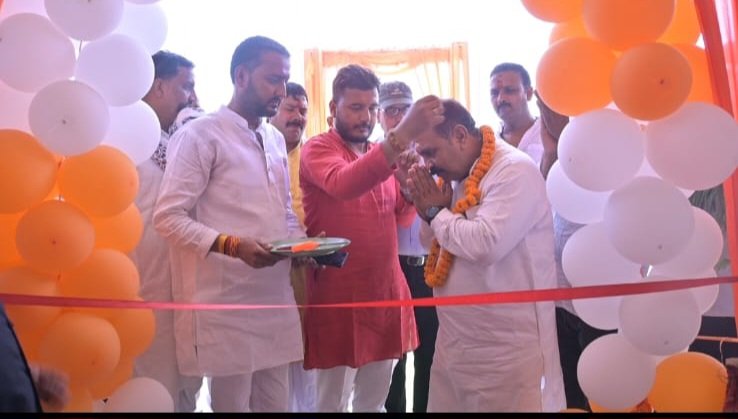 dharmveerbjp's tweet photo. जय बजरंगी ढाबा का शुभ उद्घाटन किया स्वादिष्ट व्यंजनों से भरपूर यह ढाबा आम जनमानस के लिए स्वाद युक्त व्यंजन उपलब्ध कराएगा और आपकी उम्मीदों पर खरा उतरेगा।
#dhaba https://t.co/0ujryPzP0K