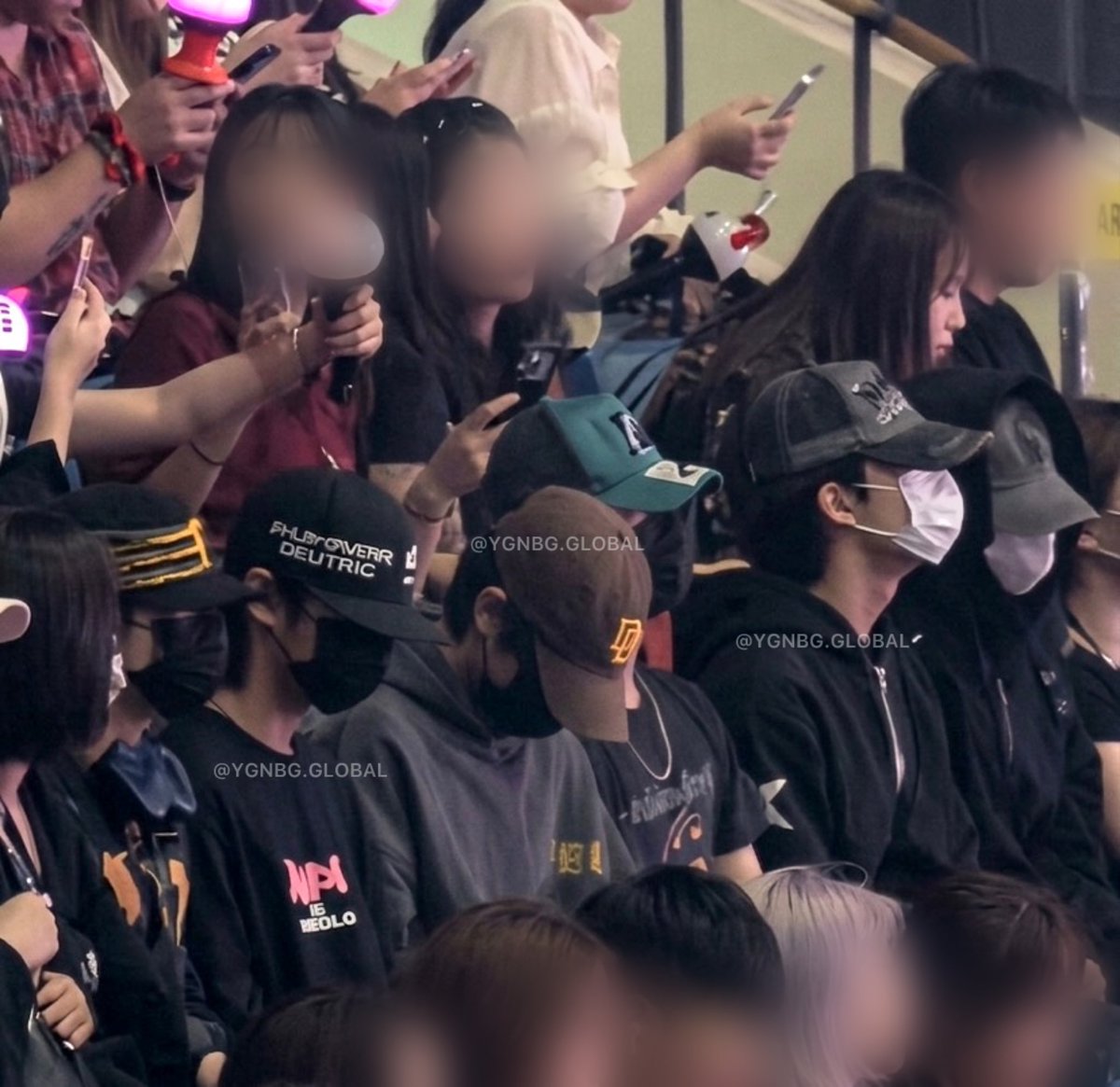welovesooo_'s tweet photo. artists/idols who came to the BABYMONSTER concert 

- EXO's SUHO
- Park Salomon
- YGNBG
- YGNM
- IFEYE

Follow the BAEᱬONSTIEZ NATION channel on WhatsApp: https://t.co/LR4B2lgJOI

#BABYMONSTER https://t.co/Sfp3OPrygt