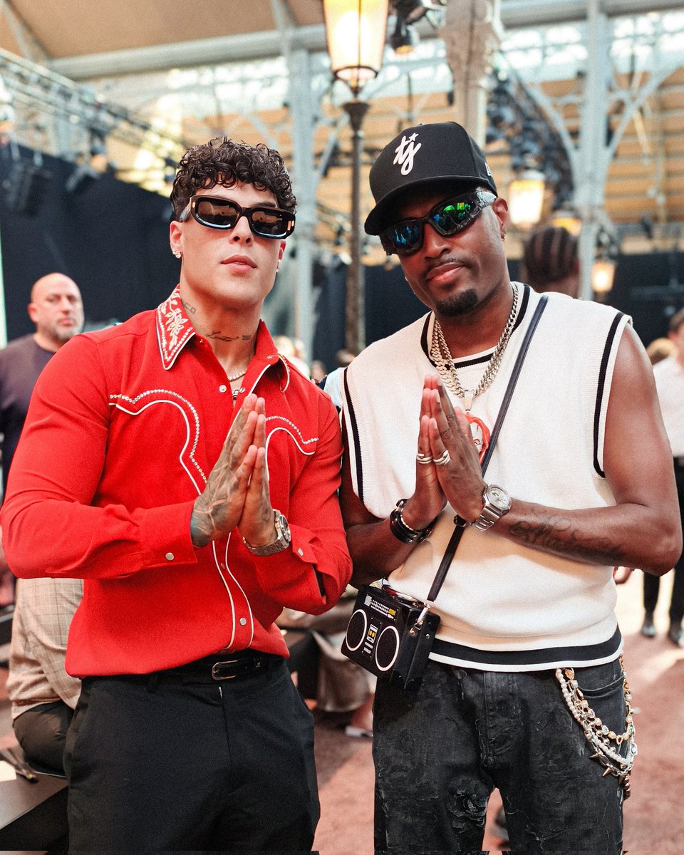mcseancortez's tweet photo. LATINO GANG EN LA CASA
PARIS FASHION WEEK 🇫🇷
#maluma #lunay #tainy #crismj https://t.co/kzYZnGenjS