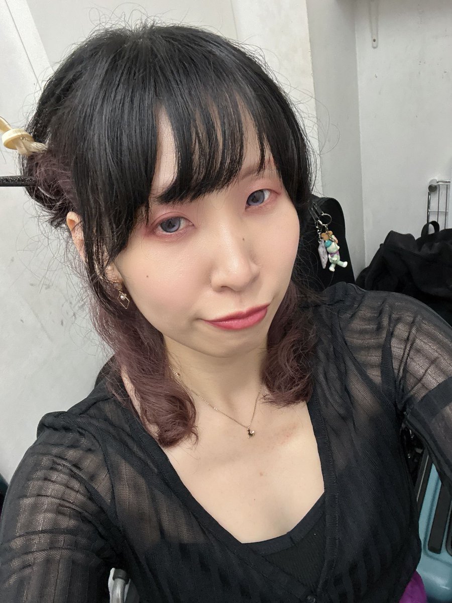 hit_ba's tweet photo. 柴崎modにて思緋色に沈んで、ありがとうございました♡⸜(˶･ω･˶)⸝♡
全バンド本当にめちゃめちゃカッコよくて、とっても楽しいイベントでした⁽⁽٩(๑˃ᗨ˂)۶⁾⁾
ぜひまた皆さんと対バンしたい…(  ᵒ̴̶̷̤꒳ᵒ̴̶̷̤  )
次回の思緋色ちゃんは8/19(水)！！
詳細はお待ちください( *´꒳`*)੭⁾⁾ https://t.co/qEOEeS5WFb