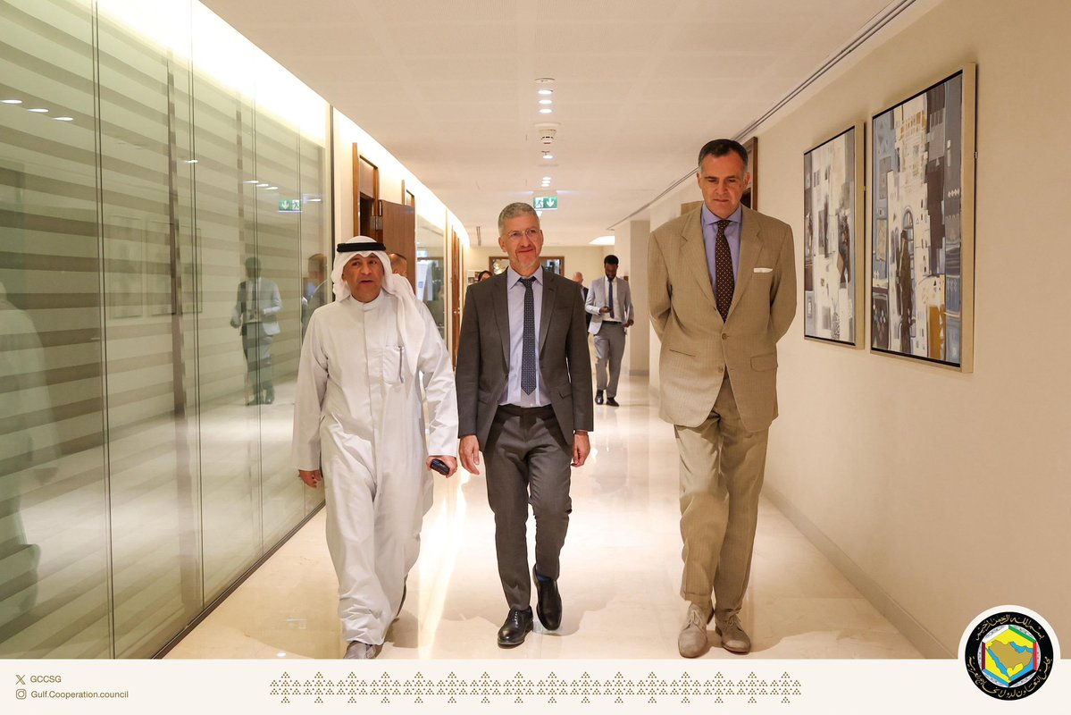 GCCSG's tweet photo. معالي الأمين العام لمجلس التعاون @jasemalbudaiwi : العلاقات الخليجية - الأوروبية تشهد تطوراً في العديد من المجالات، ويشيد بدور جمهورية قبرص في تعزيز هذه العلاقات خلال رئاستها للدورة الحالية للاتحاد الأوروبي.

@CyprusMFA 

 https://t.co/y8Gpdogzwv

#مجلس_التعاون 
#جمهورية_قبرص https://t.co/i45LuHGWaK