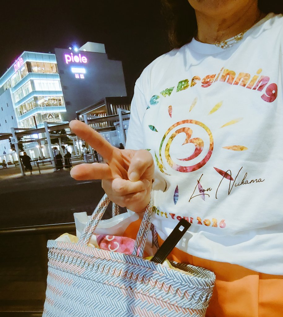 love74839239's tweet photo. 歩く宣伝部長😆
歩く広告😆
NewBeginning_Tシャツ着て帰路
地元に戻りました
#新浜レオンコンサートツアー2026
#New_Beginning
#新浜レオン
さ!📺️です!秀樹です!
#BS_NHK
#歌える青春ベストソング
#澤田知可子
#西城秀樹 https://t.co/ygupU6IlCw