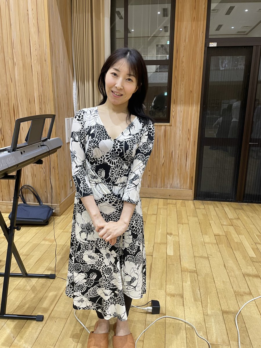 joint_2026's tweet photo. こんばんは🌙京都府立大学合唱団×京大合唱団 Joint Concert 2026公式アカウントです😊

今日は合同ステージのピアニストである岩城かおり先生のご紹介です！

多様な表現が織り込まれている『歌う身体たち』の雰囲気をピアノで丁寧に作り上げてくださっています✨️ https://t.co/7eFo3aJ4su