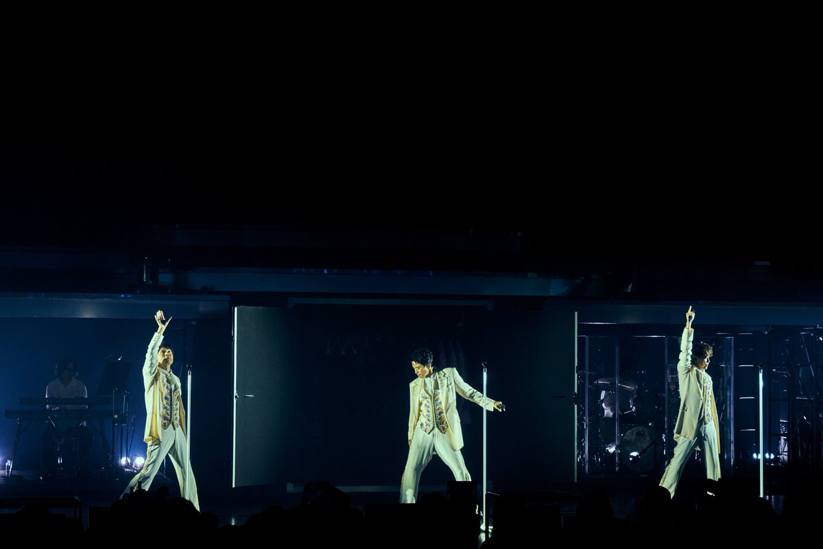 oricon's tweet photo. 20th Century、少年隊の貴重衣装まとい名曲披露✨
V6をはじめ光GENJI、SMAP、TOKIO、J-FRIENDSの楽曲も歌い・踊り継ぐ🎤

アニメ『MAO』主題歌の新曲「僕らが上書きする世界」も初披露‼️

✍️ライブレポート
https://t.co/lADkVd6koO

#トニセン #唄う人踊る人 https://t.co/4xZMbrp86c
