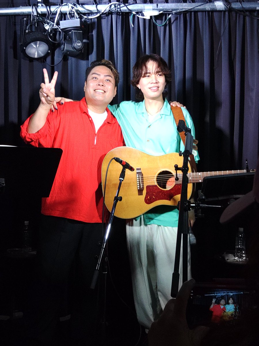 zcmwj's tweet photo. 6/28はカバちゃんと川ちゃんのツーマンライブを国分寺ギブハーツでやるので行った、ふたりとも大好きだからすごく楽しかったです、２人ともでずっぱりでお互いの歌をこうごに歌って光貴さんの彼岸花をカバちゃんがピアノを弾いた、みやけしに教わって大変難しいのをよく頑張ってひいてもらい泣きした https://t.co/M1x9rJZQA1