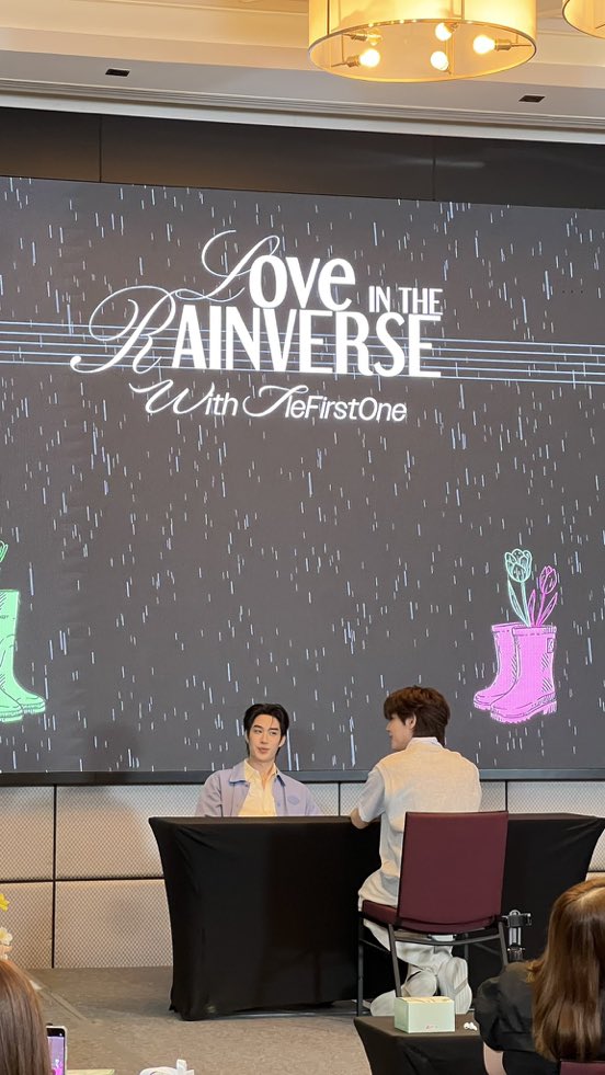 GotoKP3y's tweet photo. รูปนี้พี่เติ้ลเหมือนประธานบริษัทที่แอบมองเลขาตัวเองเลยอะ 🤭

TLEFIRSTONE VERSE #TrappingsCoXTleFirstone https://t.co/J81ykypbld