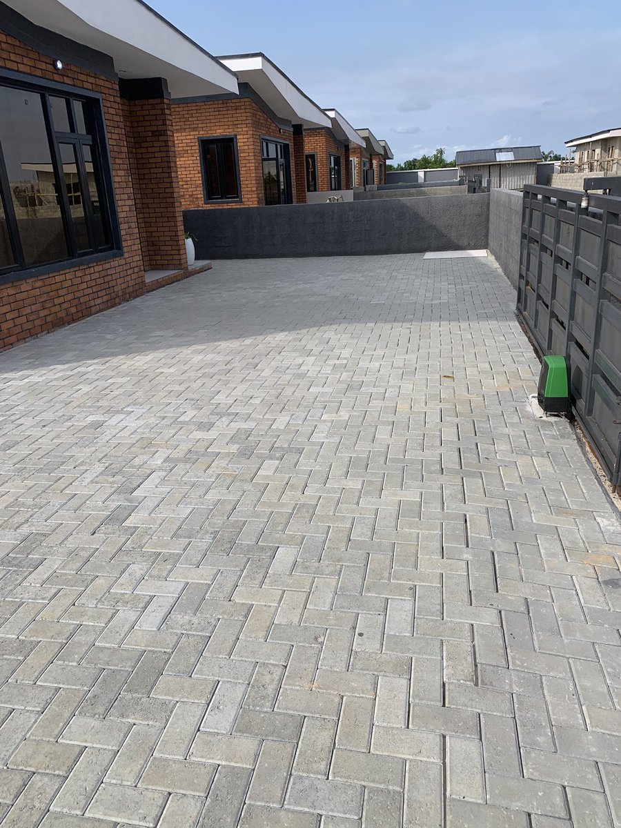 CRawkeen's tweet photo. Three bedroom bungalow with BQ now selling !

Location : Aiyetoro, Ibeju Lekki Lagos 

Own a unit today with an initial deposit of just ₦3 million.

For enquiries, send me a DM, use the link in my bio, or email Babajide@nirvanarealty.com.ng https://t.co/hToNkVvNdI