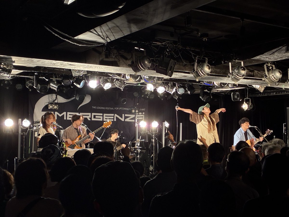 podz_info's tweet photo. EMERGENZA JAPAN2026
大阪決勝

🎊　pod'z 優勝　🎊

予選、準決勝、大阪決勝と
駆けつけてくれて
こんな素敵な景色へ連れてきてくれたみんなへ！
本当に心からありがとう！
とんでもなく素敵でヤバすぎるバンドの方達だらけでした
そんな中、pod'zの音楽と表現を見てほしいと心が湧き上がった

つづく https://t.co/RBroqMYEgz