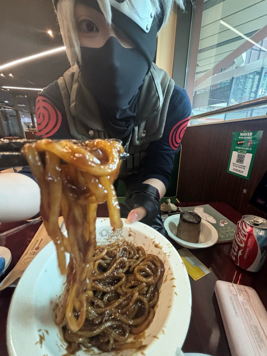 kjhangang's tweet photo. 아니남편새끼
쇼파에 누워서 쉬고있는데 지 짜장면 존나 잘 끓였다고 제발 맛 보라고 사정사정하네 
쇼파에 떨어트릴까봐 소리 졸라 질렀더니 잠이 확 깬다 https://t.co/7TgilXjYJe
