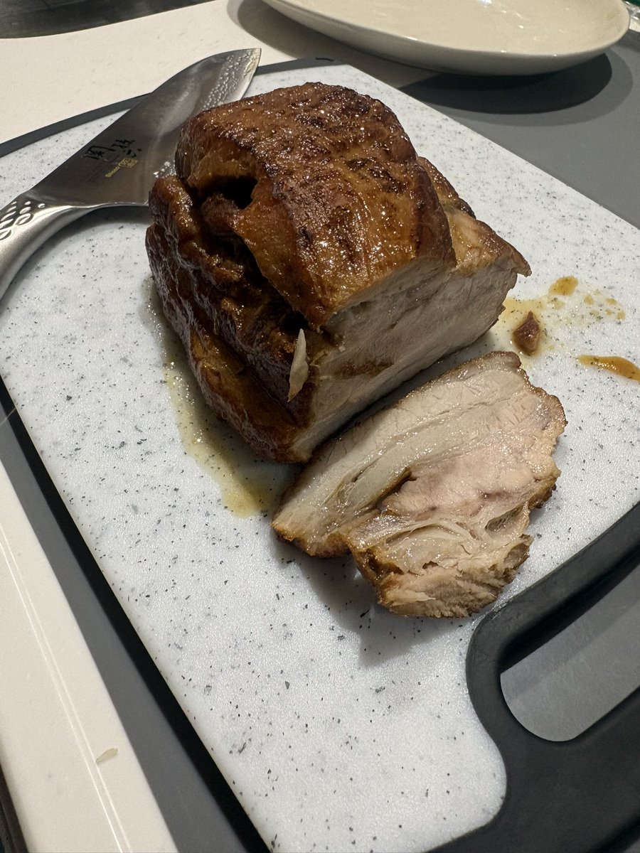 KOSHI840's tweet photo. やばい、美味すぎる

 #自家製焼豚
 #週末キッチン
 #男飯 https://t.co/x1EUJ49jJb