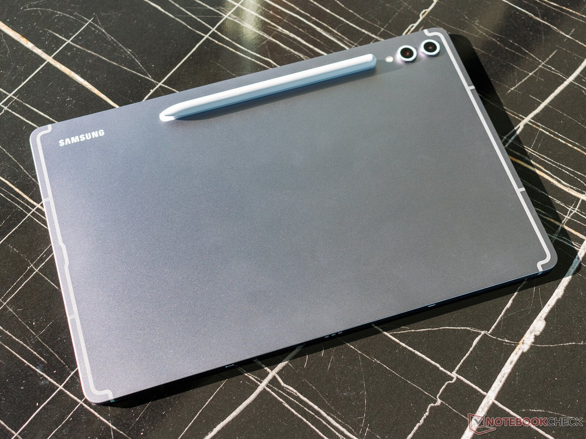 se7entythRdevil's tweet photo. آقا یه تبلت Galaxy Tab S10+ 5G 256Gb بنده دارم که فقط آنباکس شده و ۲ روز تست شده، یعنی حتی چسباش هنوز روشه.
قیمت ۱۵۵ تومن، حدودا ۲۵ میلیون زیر قیمت بازار (تا این لحظه اگ دلار حرکت نزنه باز)

ریت بزنید شاید یکی خواست. دمتون گرم. https://t.co/rDiI8E2Nzx