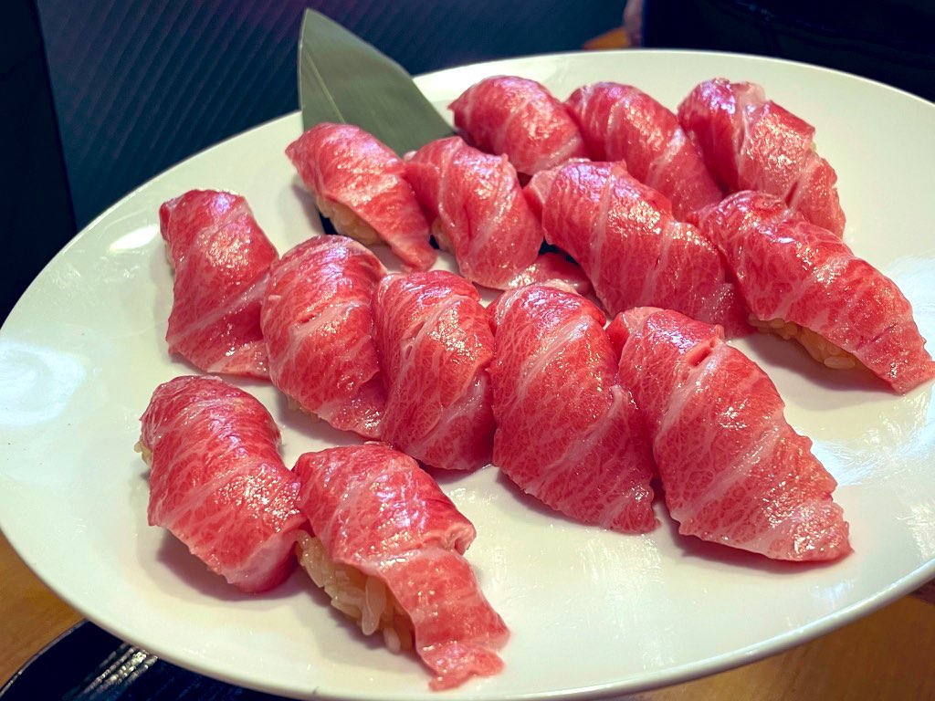 sakanasu_akiba's tweet photo. お世話になっております。
本日より来年の3月までのご予約枠を開放致しました
お会計時にお一人様2枠までご予約承ります🙇‍♂️

また7月1日（水）朝6:00-より
2026年9月の予約枠
30名様ほどになりますが通常予約を
ご予約は開始いたします。
下記ネット予約よりご予約承ります。
https://t.co/CwLhDg8x9d https://t.co/8ztXfSxeTX