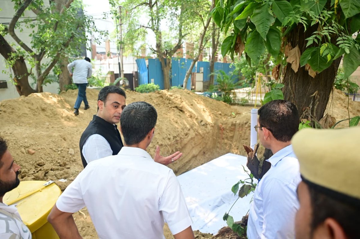DC_Gurugram's tweet photo. 🌧️ Monsoon Preparedness in Full Swing to Prevent Waterlogging in Gurugram

Deputy Commissioner Shri Uttam Singh conducted a field inspection today of waterlogging-prone locations across Gurugram to review monsoon preparedness and assess the progress of drainage-related works.

During the inspection, he visited vulnerable areas including Sushant Lok Phase-I and Sector-10A, where officials from @MunCorpGurugram and @OfficialGMDA briefed him on the progress of drainage and flood prevention measures.

✅ The Deputy Commissioner directed all concerned departments to:

🔹 Complete all monsoon preparedness works within the stipulated timeline.
🔹 Ensure regular testing of drainage systems and pumping stations.
🔹 Immediately rectify any shortcomings in drainage infrastructure.
🔹 Keep all equipment, pumping machines, and emergency resources fully operational.
🔹 Deploy additional manpower wherever required during heavy rainfall.
🔹 Maintain continuous field monitoring and ensure prompt redressal of public complaints.

💬 The Deputy Commissioner emphasized that preventing waterlogging remains the administration's top priority and instructed all departments to work in close coordination to ensure smooth traffic movement, uninterrupted public services, and minimal inconvenience to citizens during the monsoon season.

#FieldInspection #MonsoonPreparedness #Infrastructure #DisasterPreparedness #MCG #GMDA #WaterloggingFreeGurugram #DistrictAdministration #Gurugram #Haryana