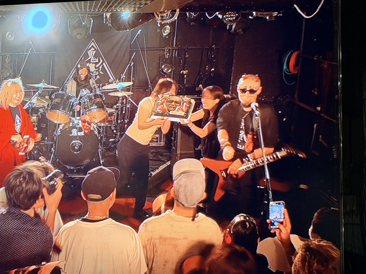 COYASS's tweet photo. 昨日の50KZは来てくださった皆様。そしてOKZ50歳のお誕生日！本当におめでとう。
@MalignantCo での出演でした。
診療17時終わり18時から出演という無茶スケジュールでしたので、診療終わりそのまま出ました！高級ルーペつけたまま暴れ回るのはリスキーだなと改めて感じました。 https://t.co/0zgXZsfkEv