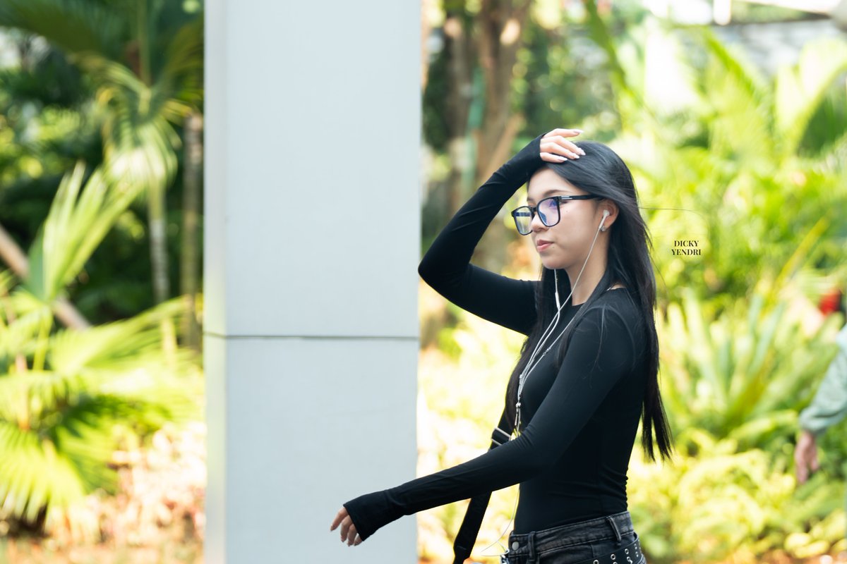 dickyyendri_'s tweet photo. Aralie
@Aralie_JKT48

280626 | Bandar Udara Internasional Soekarno-Hatta
#JKT48AirportFashion https://t.co/op7MORpQdR