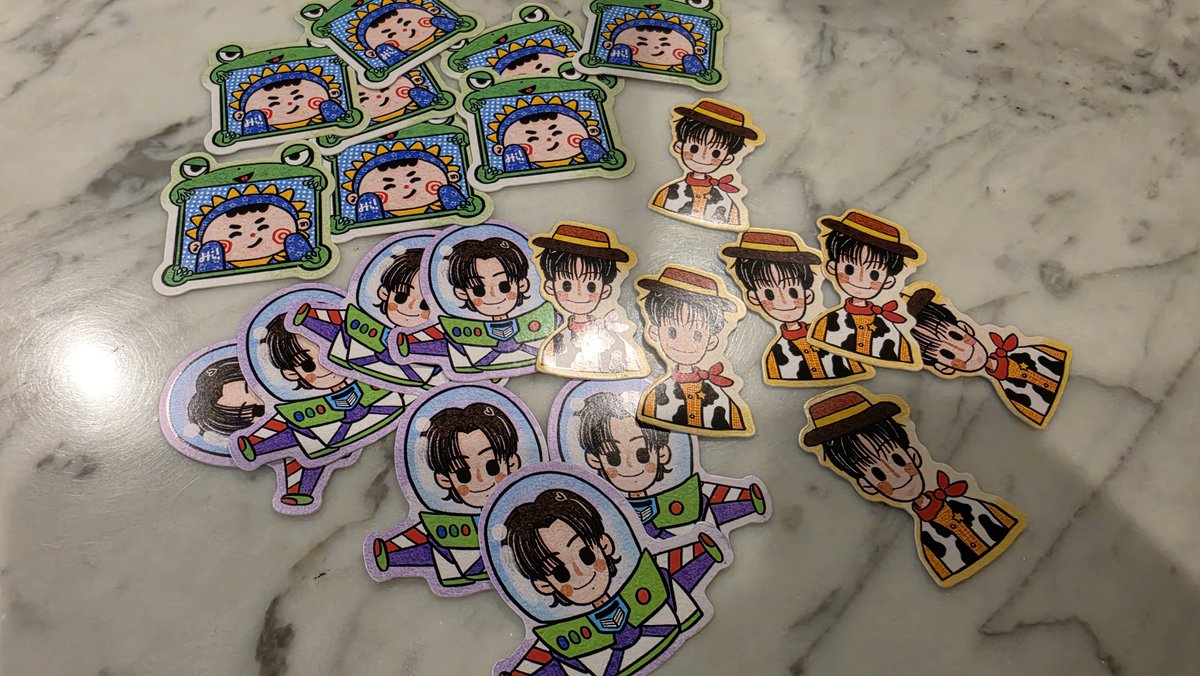 bbbittersweettt's tweet photo. มีแกงค์ Toy Story มาฝากค้าบบบบบบบบบ 
มารับได้วันดูหนังนะคะ

ฮือออออออ สีเหมือนลูกกวาดมากกกก ยั่กกิน https://t.co/vel6GRU2B3