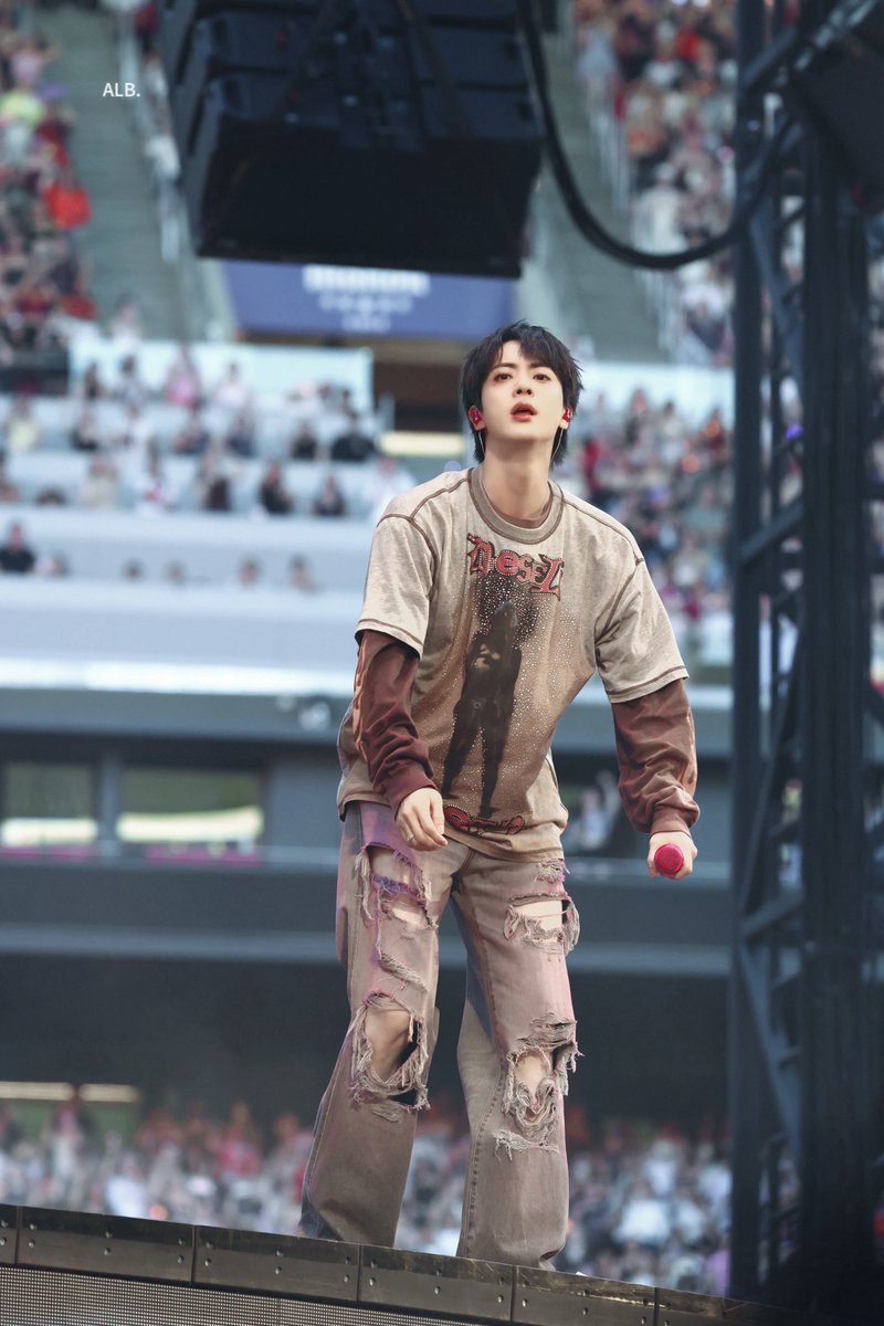 kore__1992's tweet photo. Whoever put him in these sin jeans deserve a raise. Please repeat. 
Also I heard the best way to wash them is tumble and spin them at 2000rpm 😉 
WARNING: DO NOT POST ON WV
Cr. ALB. https://t.co/PhNdfvADKz
