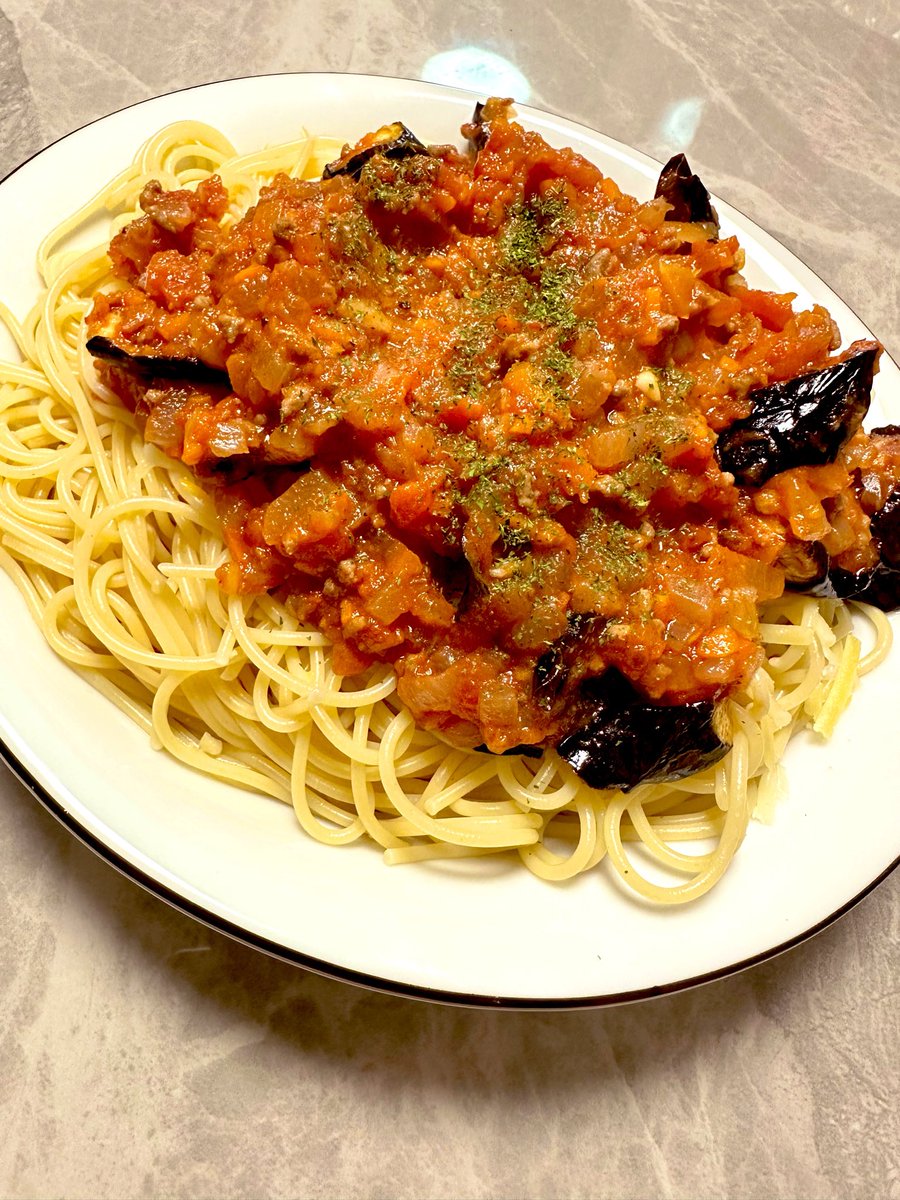 DaaaaaaaaTaO's tweet photo. ナス入りのミートソースパスタ作った🙂

パスタはいつも何故か大盛りになりがち🦍 https://t.co/AoGxQ5fCab