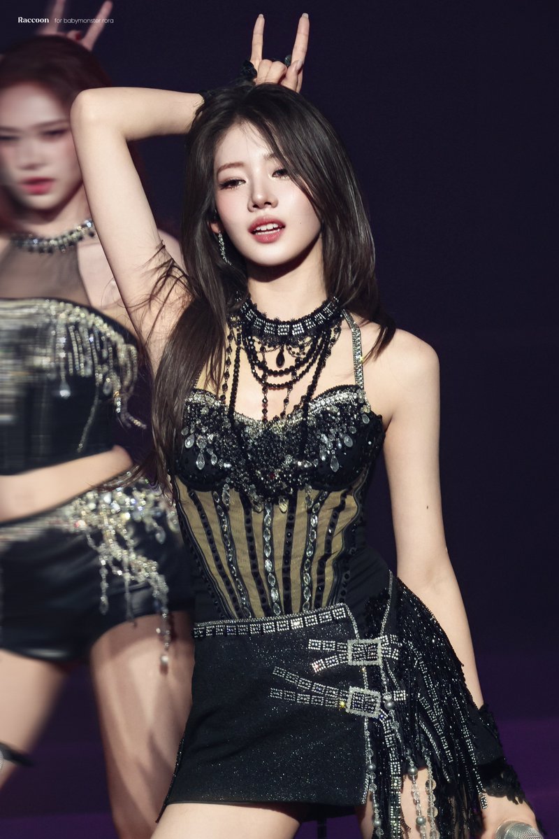 Raccoon_rora's tweet photo. 260628 DAY-3

🤘🏻

#RORA #로라 #이다인 #BABYMONSTER #베이비몬스터 https://t.co/5SP01qb1ar