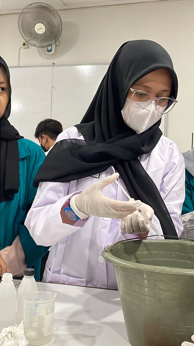 bowlyummys's tweet photo. bohong bgt klo selama kuliah gada strugglenya, BANYAK BGT😭, naik turunnya kerasa bgt, pressure ada bgt, takut ngecewain ada bgt, ngerasa ketinggalan sama circle sndr krn cuti 1 smt, sampe di titik skripsian sndr lbh ngejaga mental dan batin🤸🏻 https://t.co/P74XCS595X