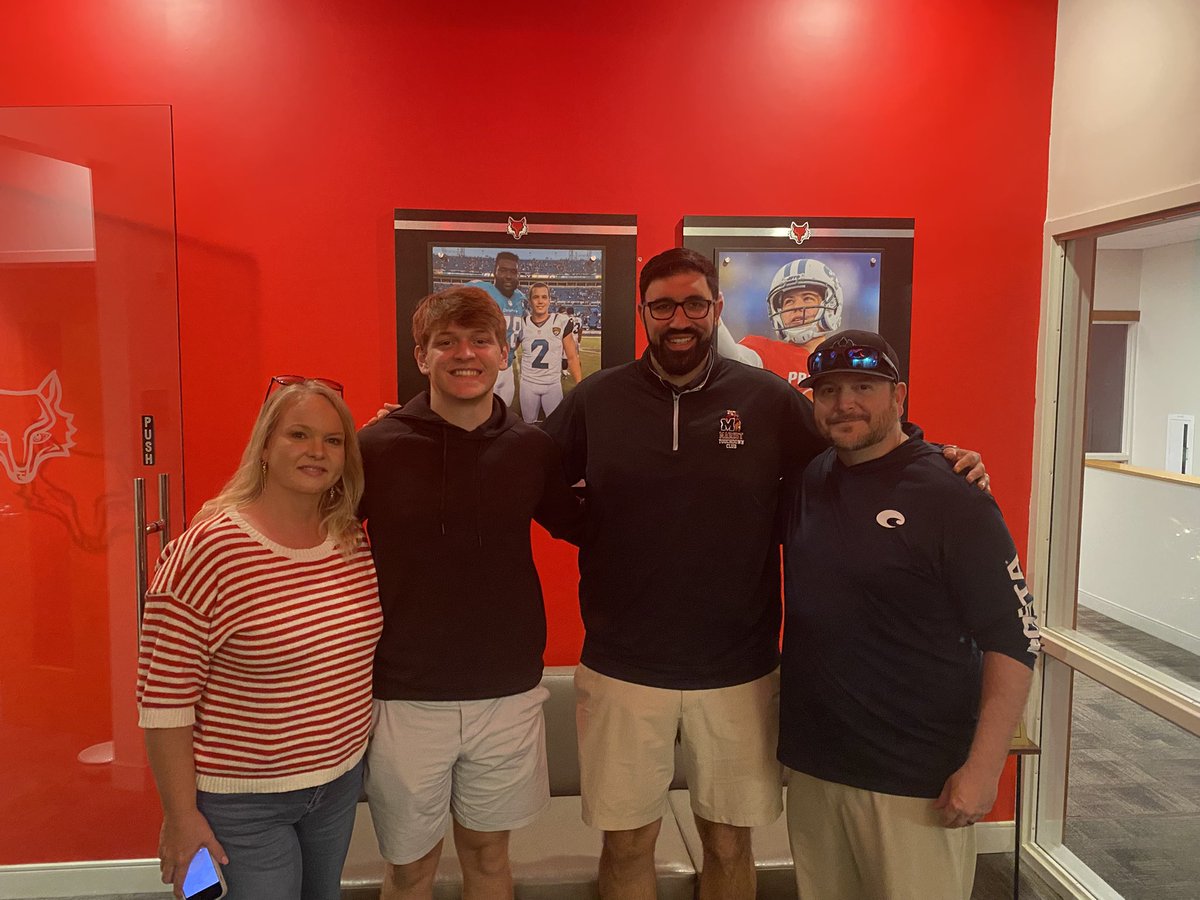 creech_cayden's tweet photo. Home! Great weekend learning, working the board, and watching film. Incredibly grateful for this opportunity! #FoxholeGuys @Marist_Fball @CoachMWillis @CoachTJWeyl @Marist_GM @USJBruinFB @USJAthletics https://t.co/NQhKjU35zN