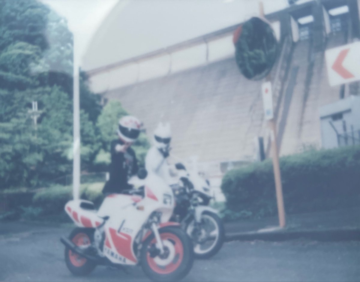 Ru9tonOW's tweet photo. VRCで出会い今じゃ2人で走る仲
（両方僕のバイク） https://t.co/lwOWiy7j2L
