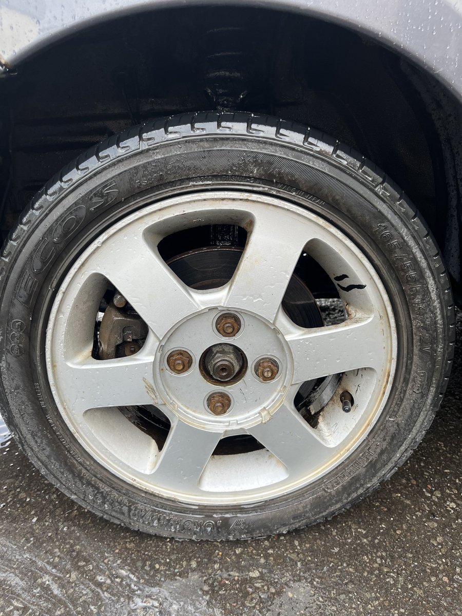 Ninjase3p's tweet photo. 部品頼んで代車を洗車

プリマス、ピュリピカ、プレップ、ブラックダイアモンドして車内オムニア

マニアックラインタイヤホイールクリーナー10倍　本当綺麗になるな😍

#labocosmetica 
#maniacline https://t.co/p5GYtPCycN