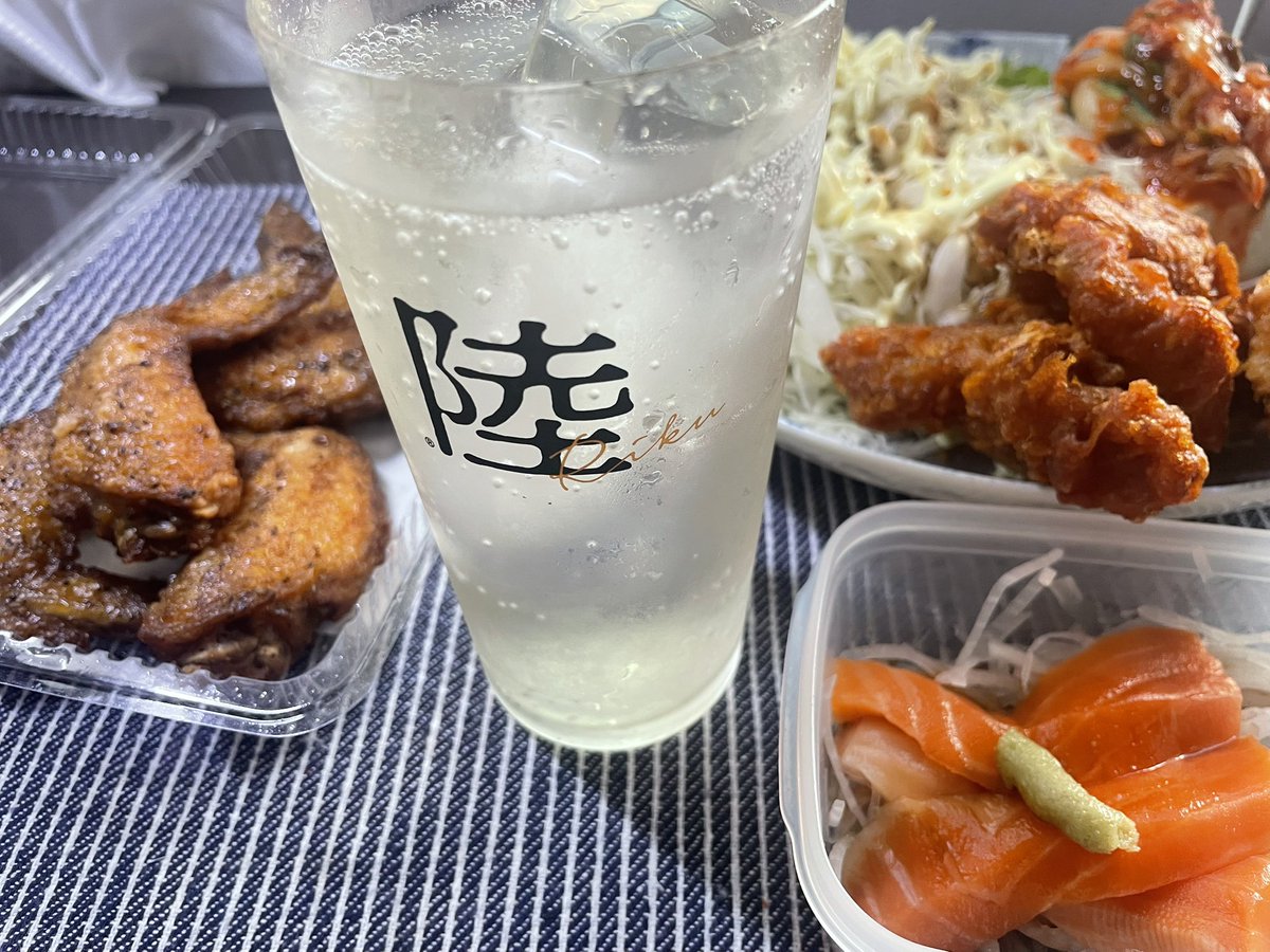 mavicphantom's tweet photo. 日曜日
お疲れ様でした😉

明日は大事な日
がんばります🤔

とりあえず
明日に向けて
カンパーイ🥃 https://t.co/Hb3gyIrkWB