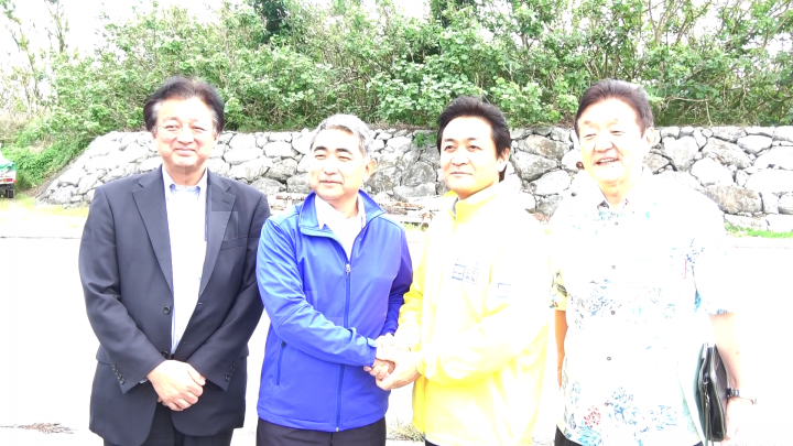 AkCuoco's tweet photo. 国民民主党 玉木雄一郎党首
辺野古ヘリ基地反対派の前で何を話したんですか？
#玉木雄一郎  #辺野反古ヘリ基地協議会
もしかしてお・仲・間 https://t.co/KGad6fHPxr