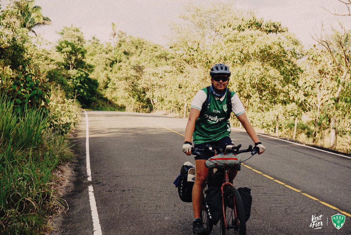 ASSEofficiel's tweet photo. 👏 Plus de trois mois d'aventure, huit pays traversés et 4500 kilomètres parcourus à vélo ! 

Bravo à l'un des nôtres, Anthony, qui a usé (et fait briller) le maillot Vert du Panama au Mexique ! 💚 https://t.co/EUnLnO79Nq