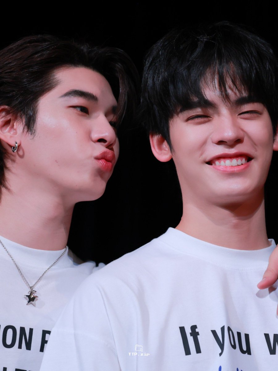 TTP_zip's tweet photo. 𖤐ˊ˗ 260628

เขินนนนน 🫠

#ตี๋ตี๋ป๋อ #teeteepor 
TEETEEPOR FAN PARTY D2 
#MagicPartyD2TMKTTP https://t.co/hFVL6Aa4HN
