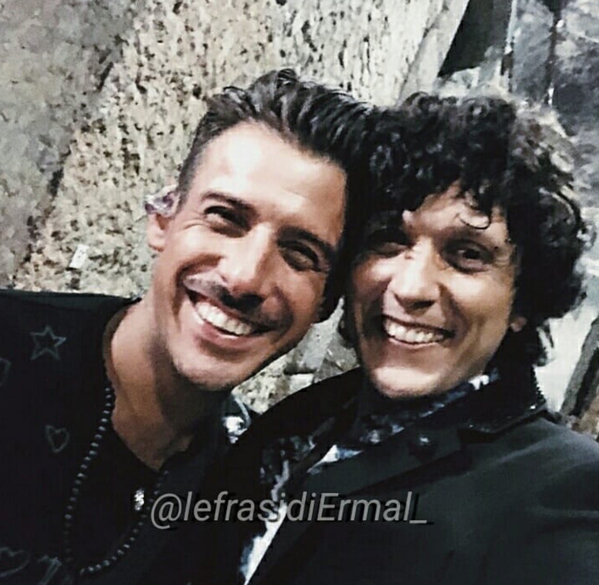 LEFTBBS's tweet photo. QUANDO POSTARONO QUESTA FOTO DI ERMAL META E GABBANI VITE CAMBIARONO https://t.co/XCEnVnBvci