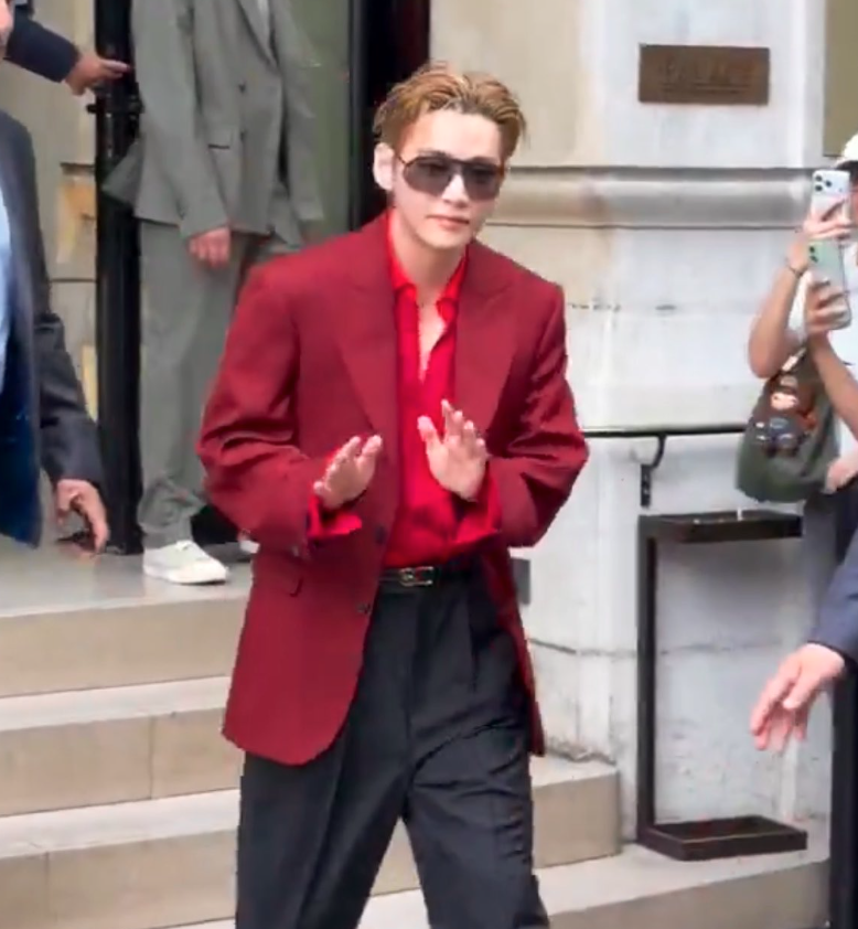AboutMusicYT's tweet photo. Taehyung dressed in red for the Celine Fashion Show in Paris. https://t.co/eFxkco2qAM